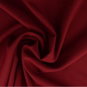 Wijnrood terlenka stof, soepel vallend, close-up van de structuur