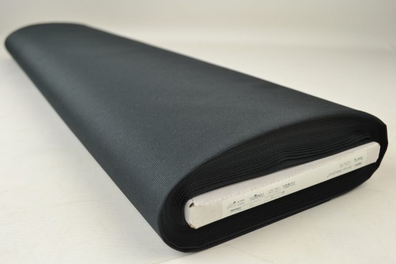 Zwarte waterafstotende canvas stof op rol, extra sterk en geschikt voor outdoor toepassingen