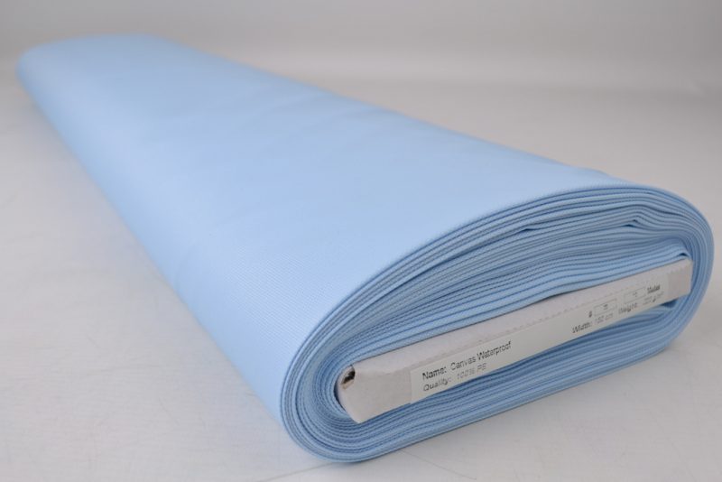 Baby blauw waterafstotende canvas stof op rol, extra sterk en geschikt voor outdoor toepassingen