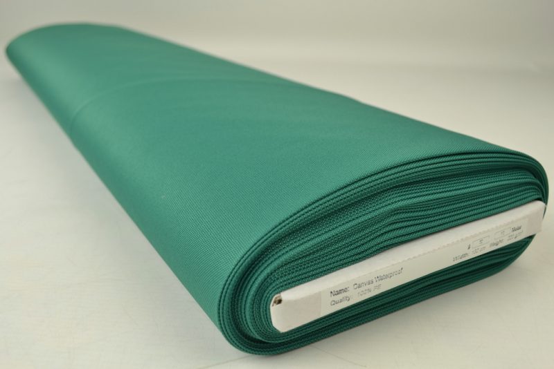 Donkergroen waterafstotende canvas stof op rol, extra sterk en geschikt voor outdoor toepassingen