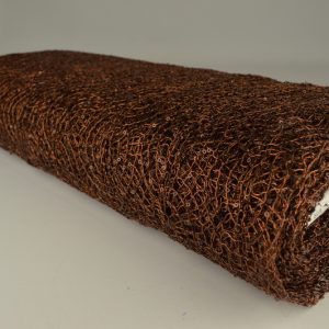 Bruine opengewerkte paillettenstof op rol, glanzend en licht transparant, ideaal voor feestdecoratie en kleding