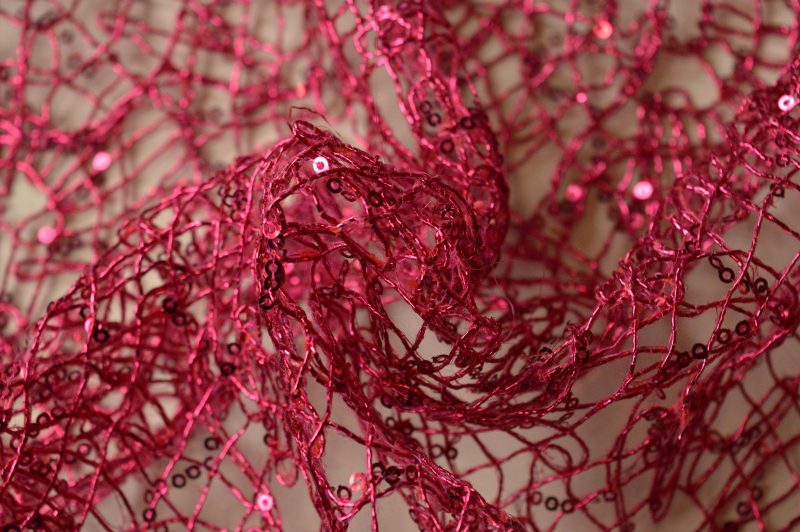 Opengewerkte paillettenstof - Roze