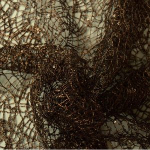 Bruine opengewerkte paillettenstof met glinsterende pailletten en transparante achtergrond